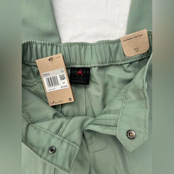 JORDAN Women’s Woven Standard Fit Pants Jade Smoke Size: XS - Picture 9 of 16